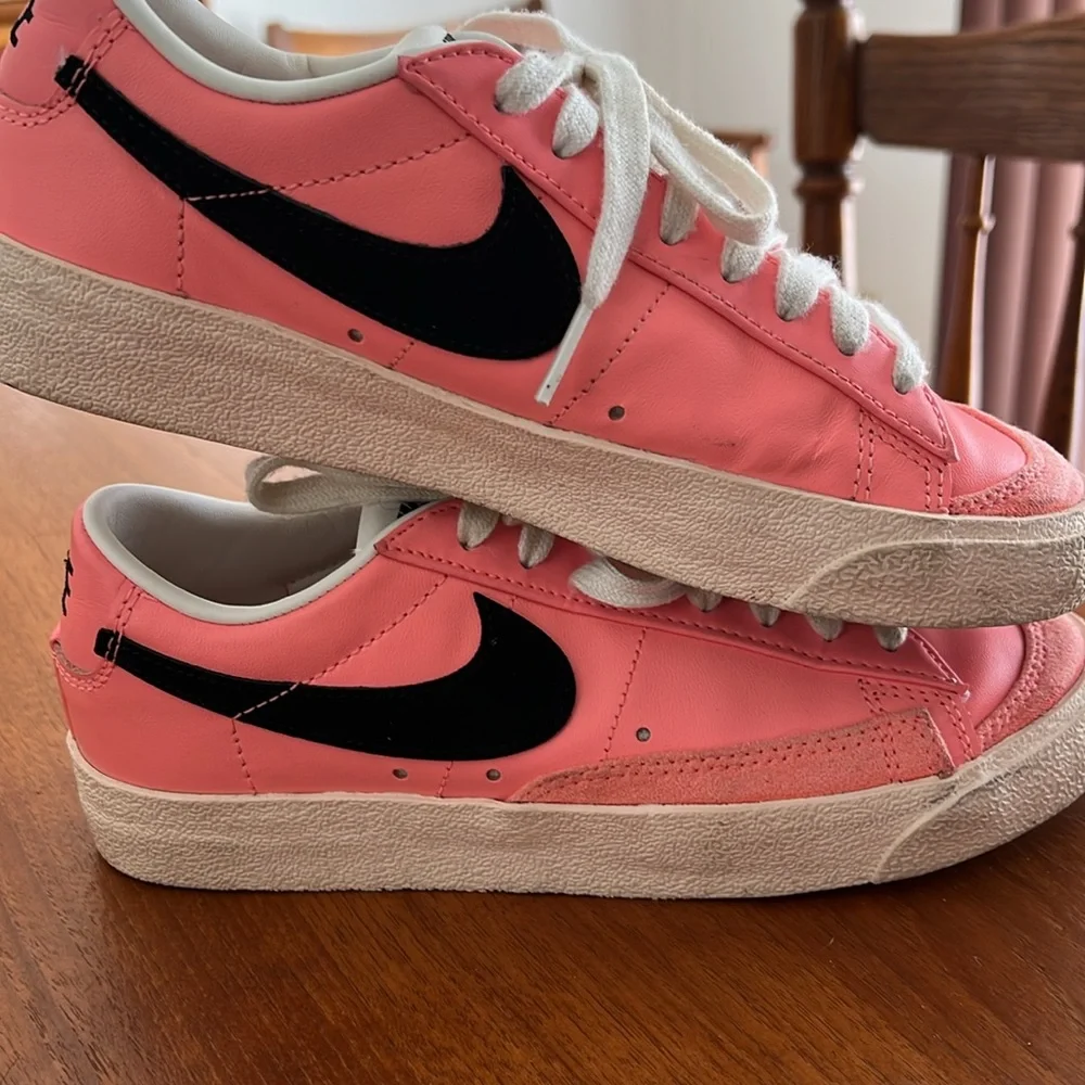 NIKE Low 77 Atomic Pink Blaze 6.5 Sneaker Gym Shoe